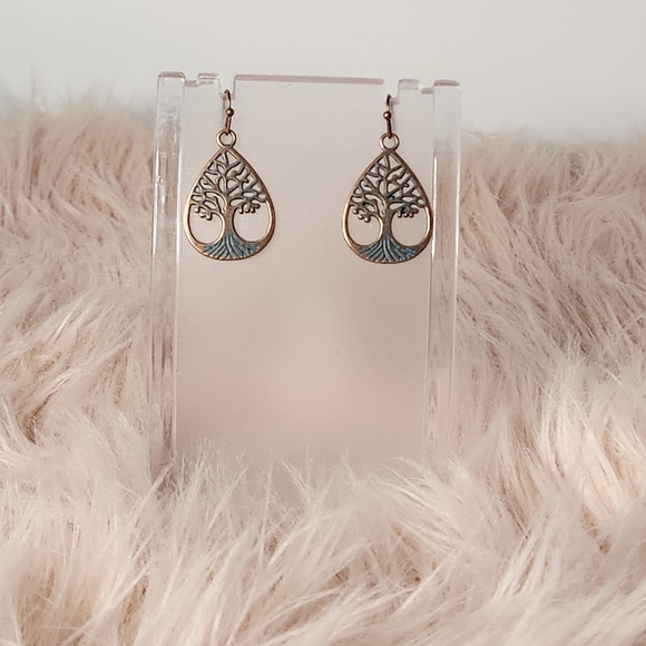 Beautiful copper tone earrings pierced. NWOT (R72) - Picture 2 of 5